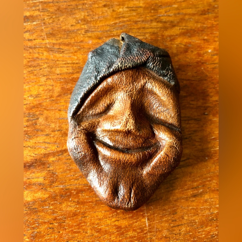 Vintage Hand Crafted Leather Smiling Face with Cap/Hat Brooch Pin - Picture 5 of 8